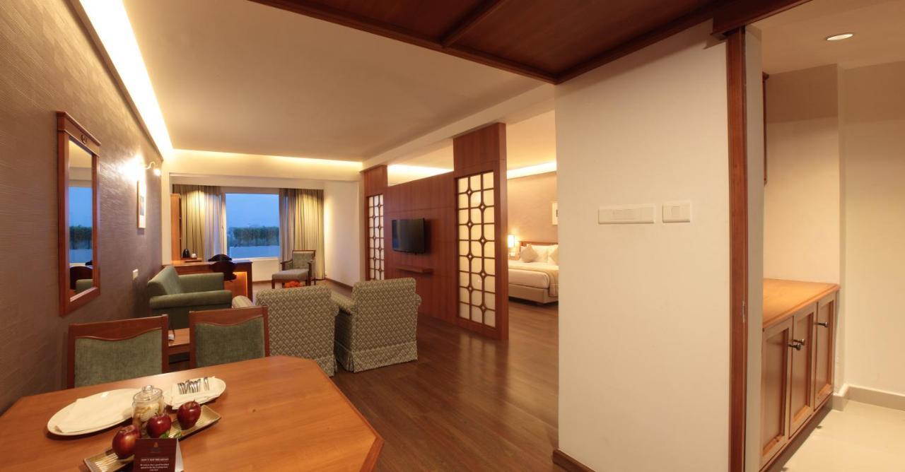 Monsoon Empress Kochi Exterior foto