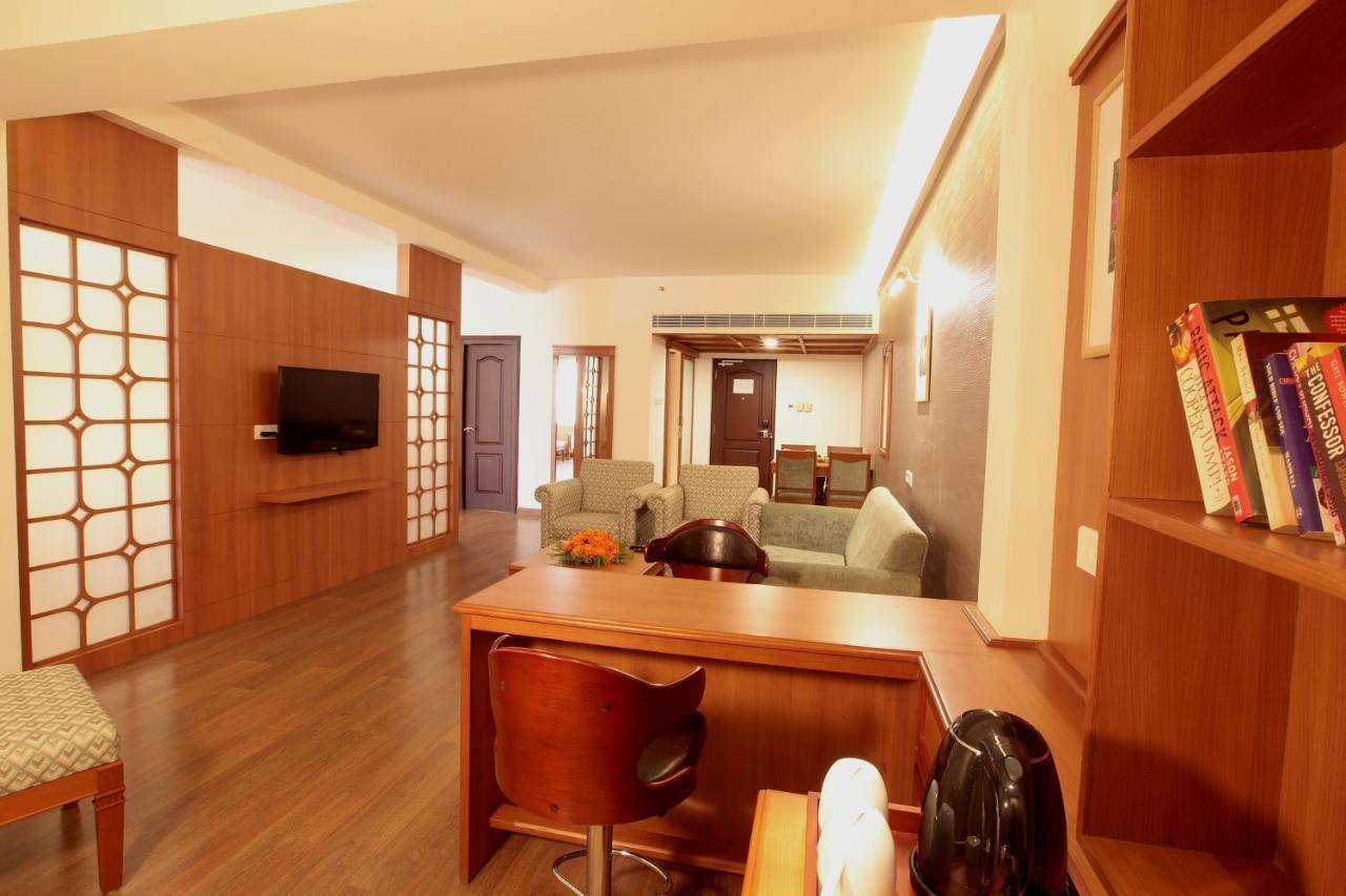 Monsoon Empress Kochi Exterior foto