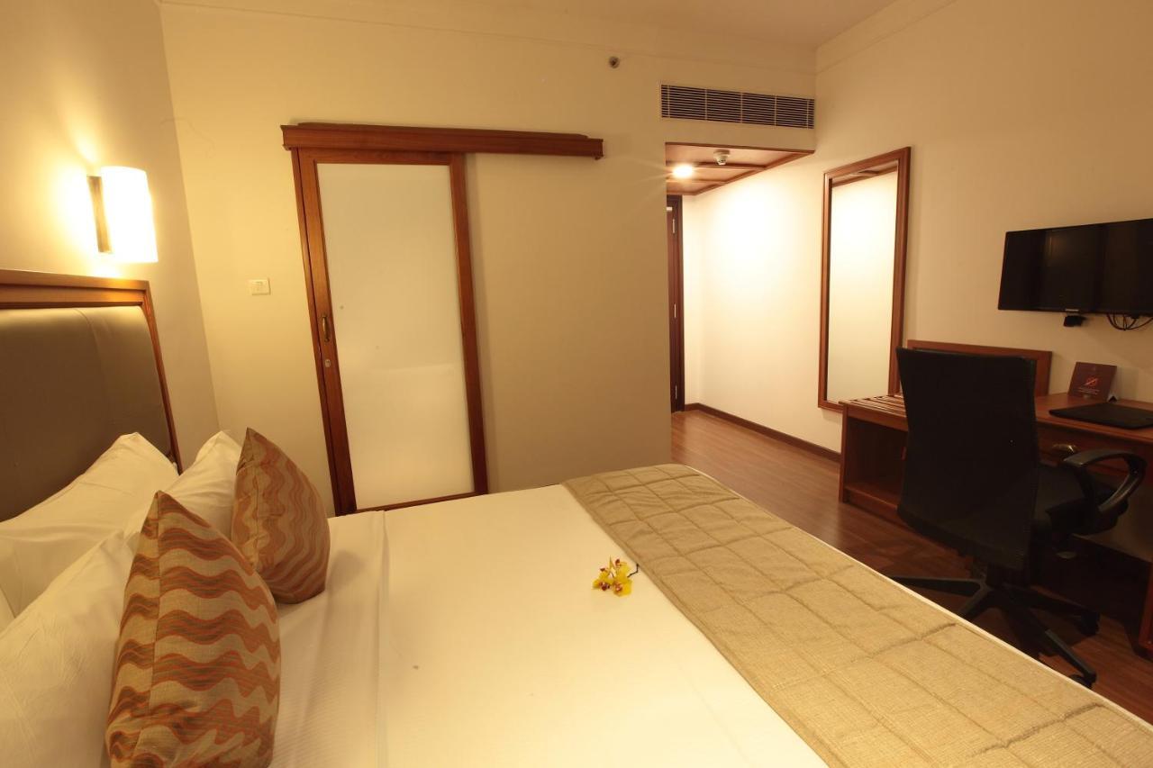 Monsoon Empress Kochi Exterior foto
